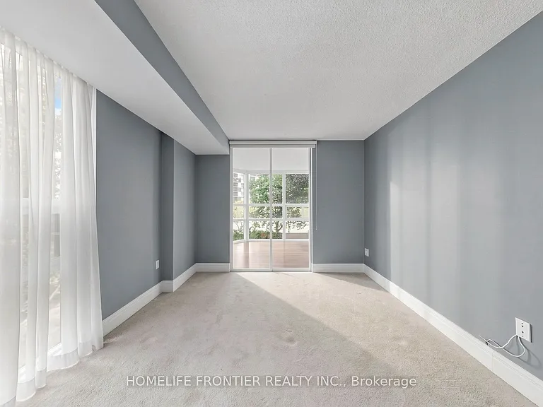 131 Beecroft Rd #203 — Photo 29