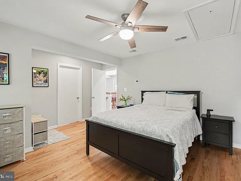 6417 Berkshire Dr — Photo 9