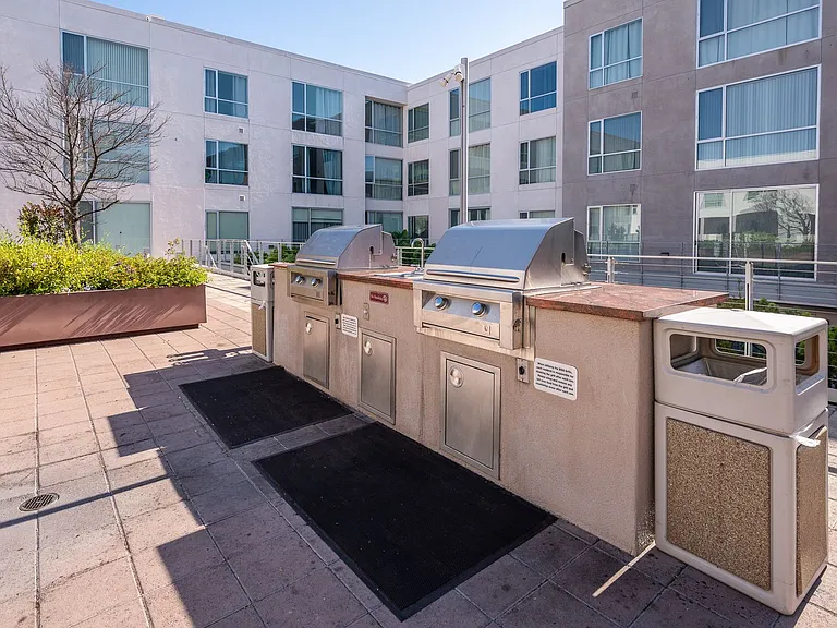 285 W 6th St #518 — Photo 22