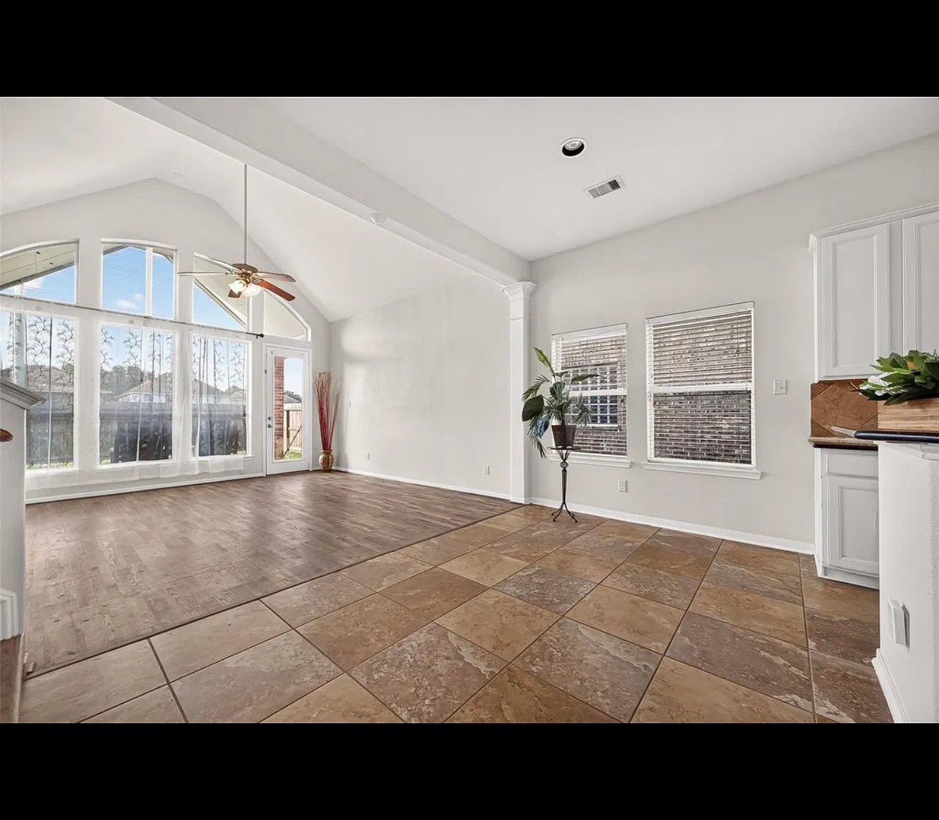 4 bed, 2351 sqft, $2,550 — Photo 3