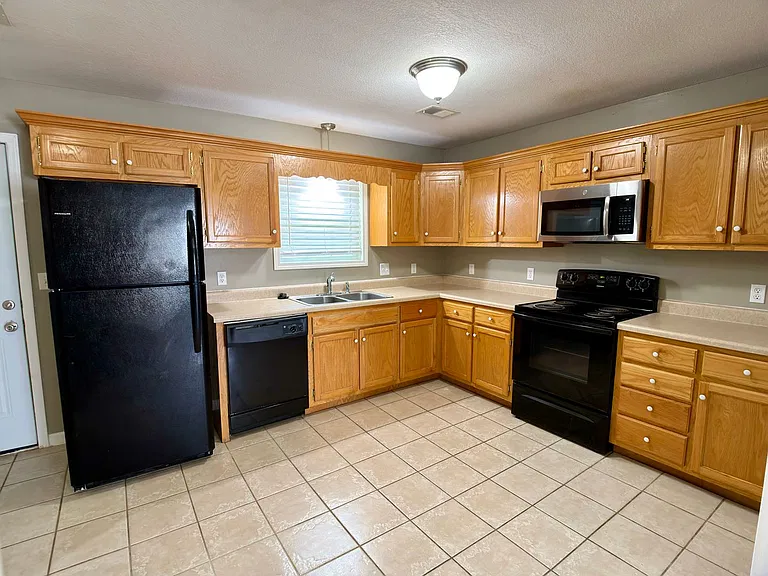 107 Logan St — Photo 4