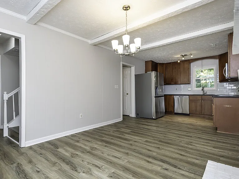 5 Cooperfield Ave — Photo 4