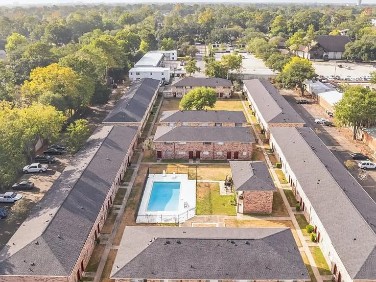 Goodwood Court at Mid-City — Photo 15