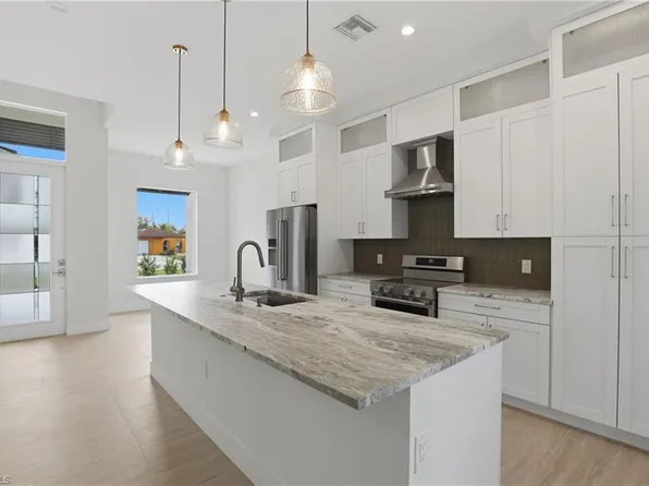 1017 Frank Whiteman BLVD, NAPLES, FL 34103