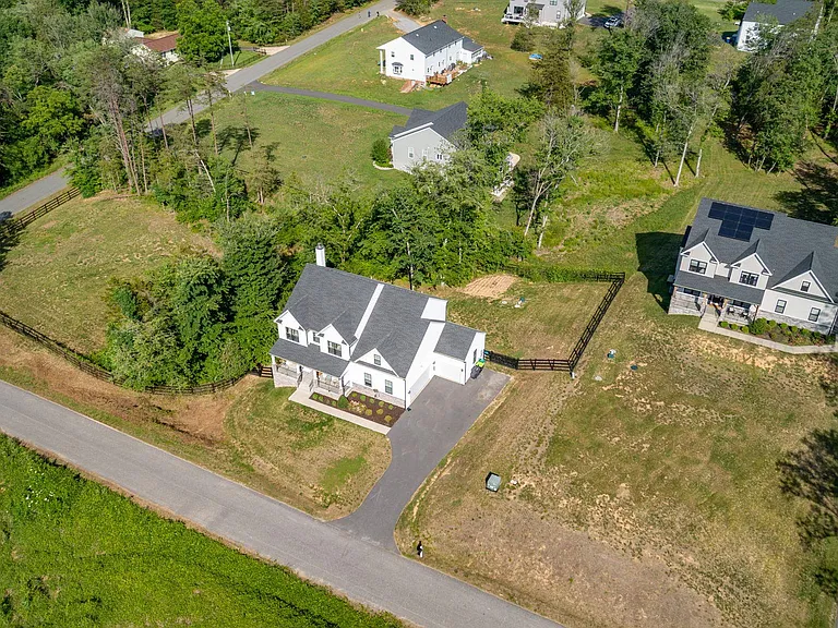 15 Grove Ln — Photo 64