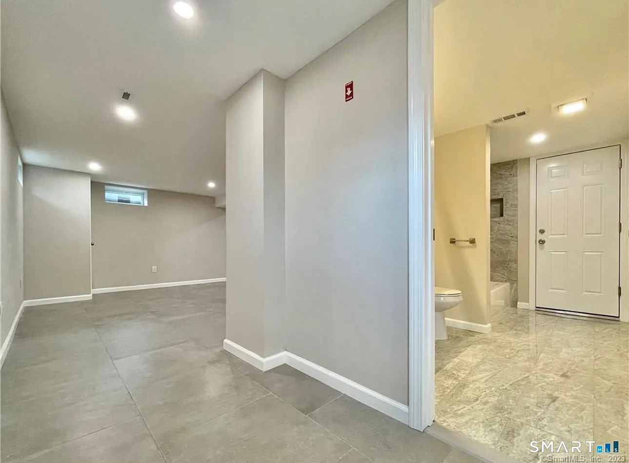2 bed, 1.0 bath, 1932 sqft, $2,000 — Photo 3