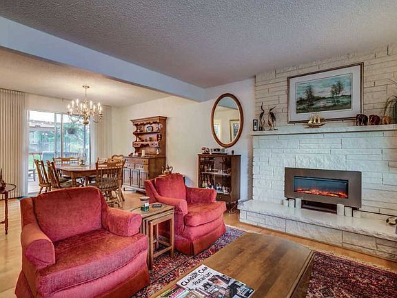 5th image of 916 W Elwood Dr