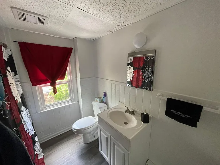 18 Cedar St — Photo 3
