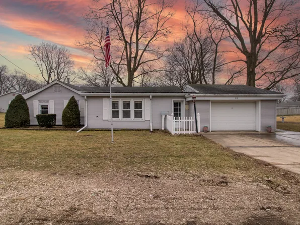210 E North St, Saybrook, IL 61770
