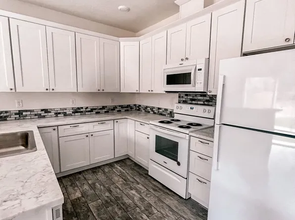 **Spring Special- $400 Off First Months Rent** 3 Bedroom Duplex In Veneta, 88024 7th St, Veneta, OR 97487