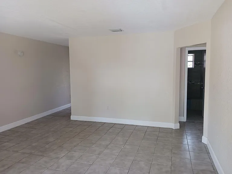 560 NE 143rd St — Photo 6