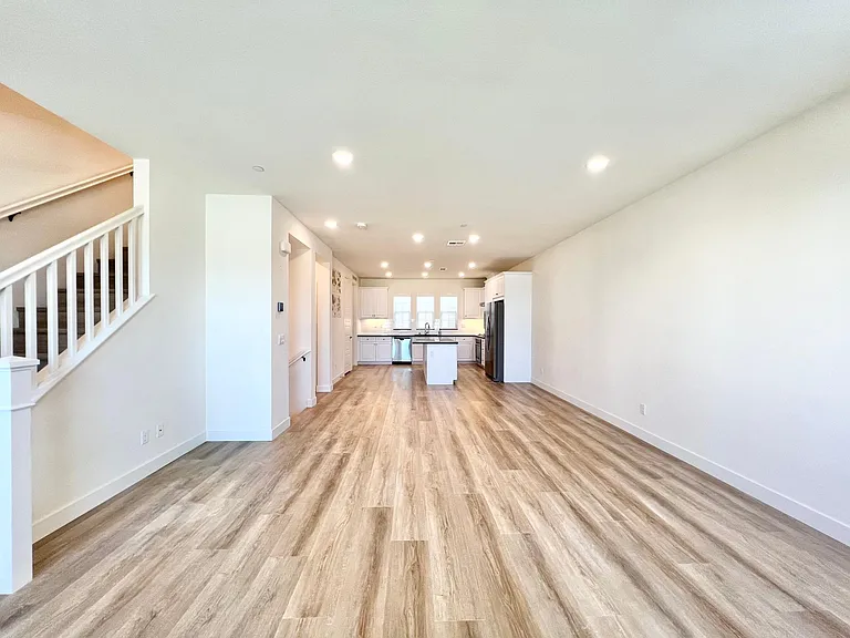 12932 Pacific Pl #11 — Photo 4
