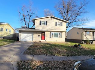 2629 Wood Dale Ave, Davenport, IA