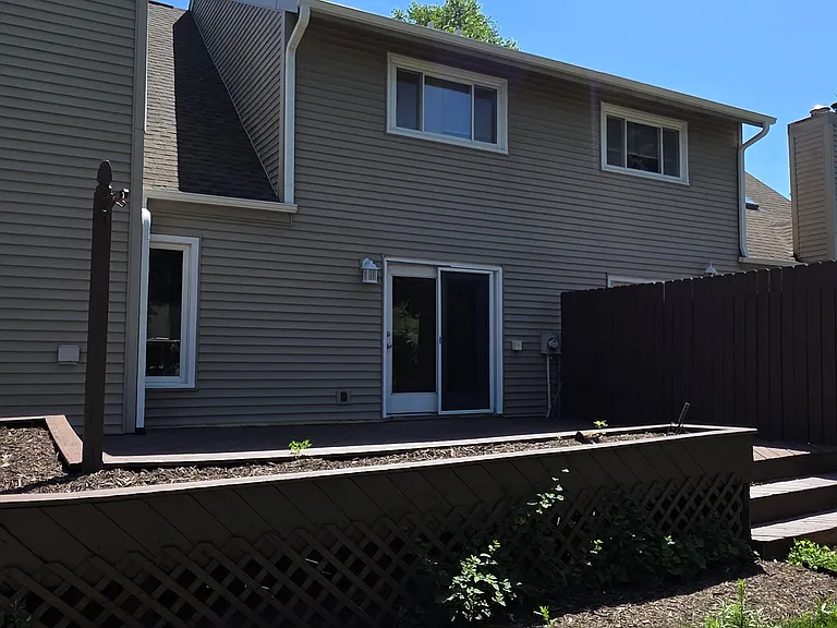 121 Woodview Dr — Photo 8