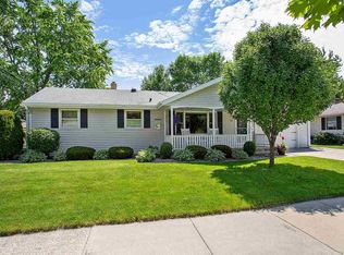 515 Susan St, Combined Locks, WI 54113