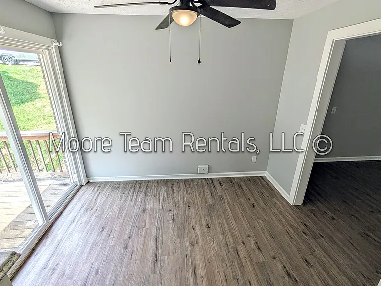 182 Ewart Dr — Photo 5