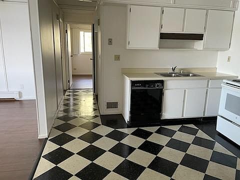 3rd image of 770 Centre Pl #11