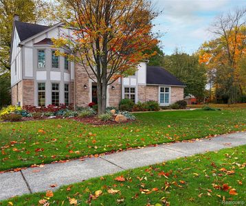 1381 Bradbury Dr, Troy, MI, 48098