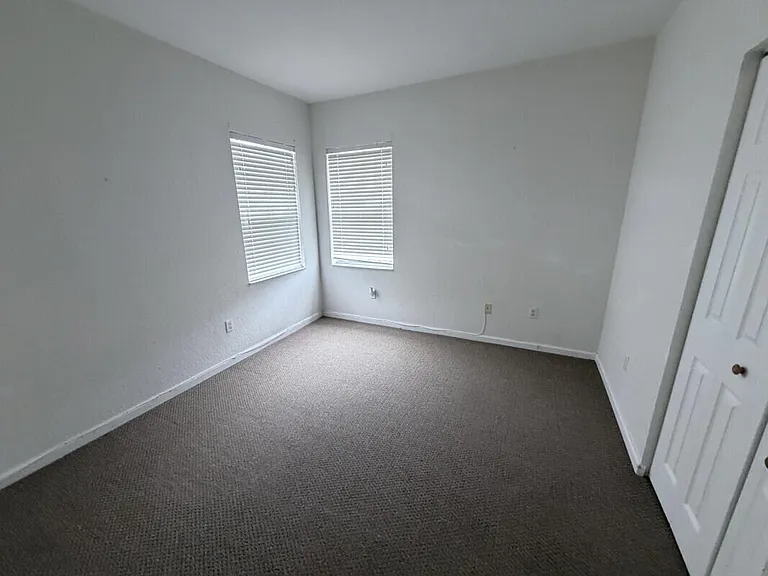 3760 NE 15th St — Photo 9