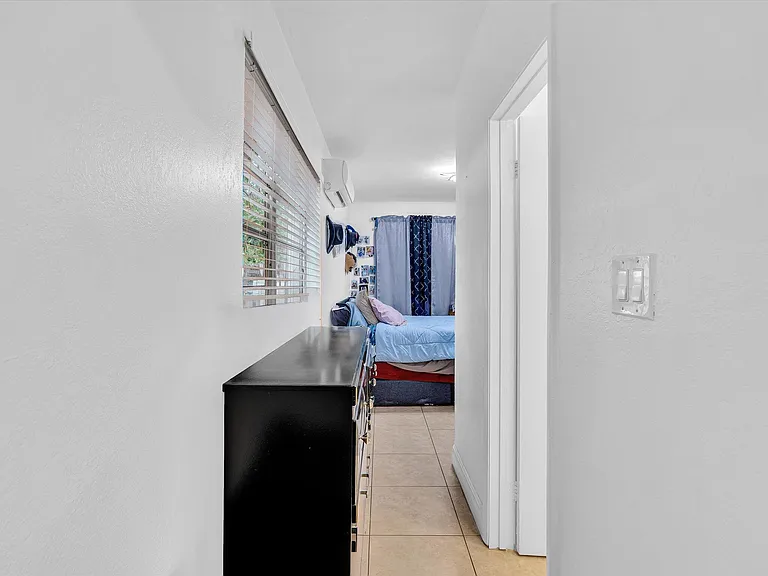 700 SW 5th Ct — Photo 32