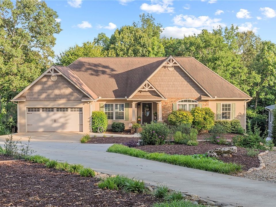 1st image of 111 Maggie Ln