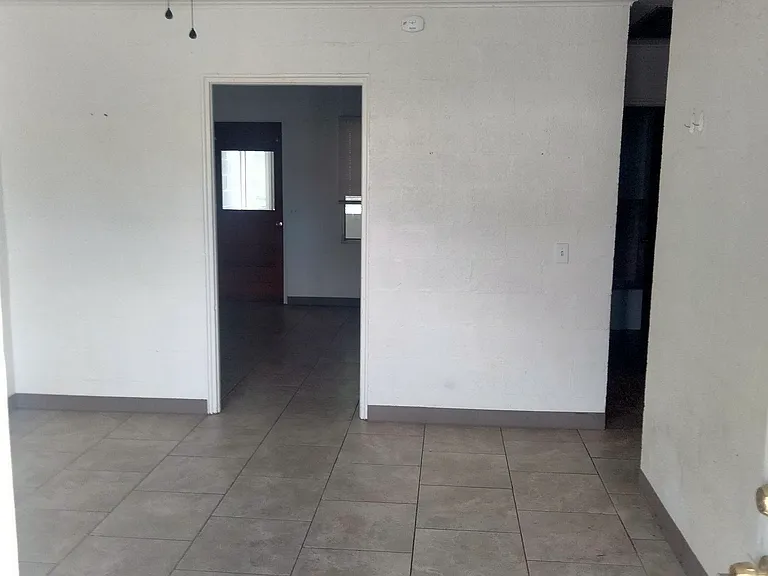 405 N Wilson Ave — Photo 1