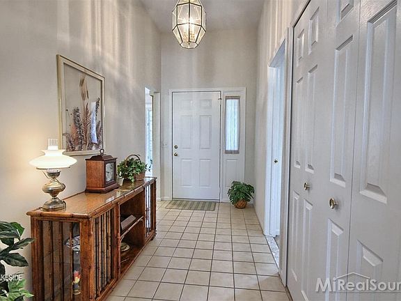 4th image of 16996 Crystal Dr