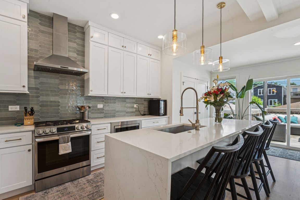 N Christiana Ave-1806-021.jpg