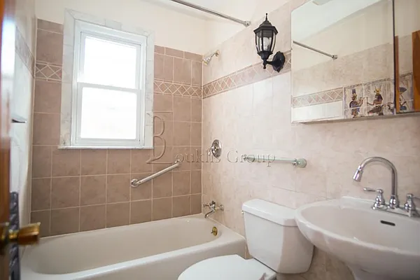 Rented by Bouklis Group | media 8