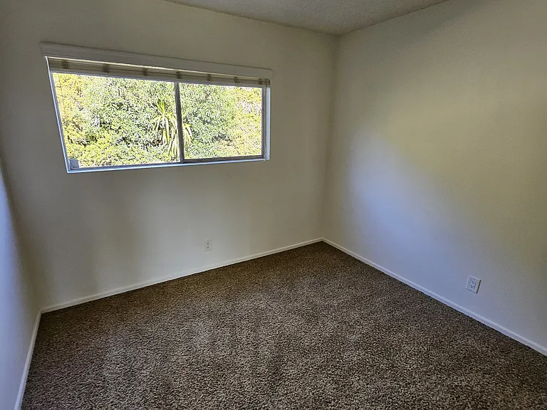 2161 Lillie Ave #4 — Photo 8
