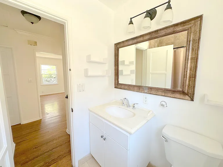 14722 Addison St — Photo 3