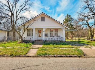 906 E 9th St, Pawhuska, OK 74056