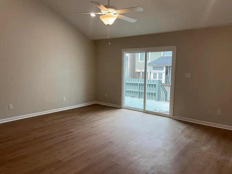 646 Center Court Dr — Photo 9