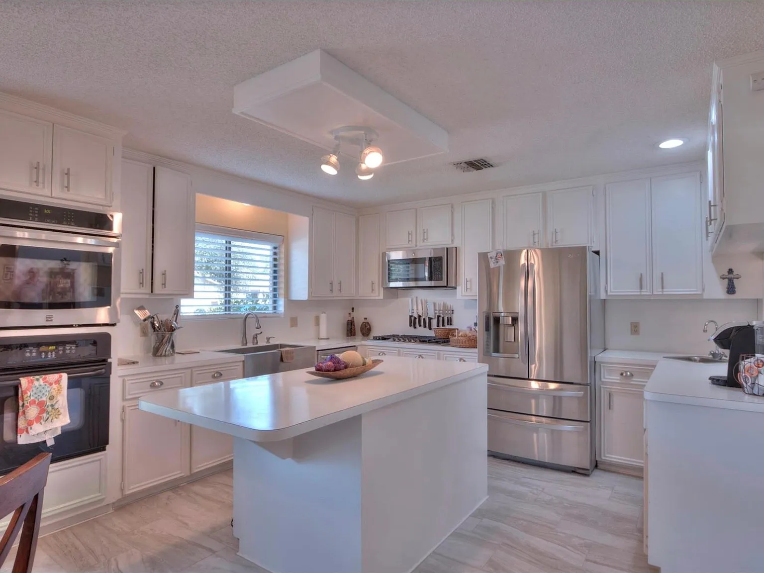 3 bed, 2.0 bath, 2133 sqft, $2,400 — Photo 4