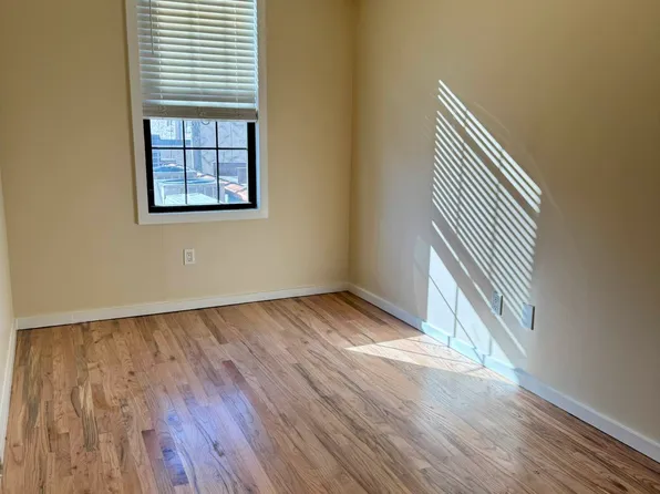 36-08 Ditmars Boulevard image 5 of 8