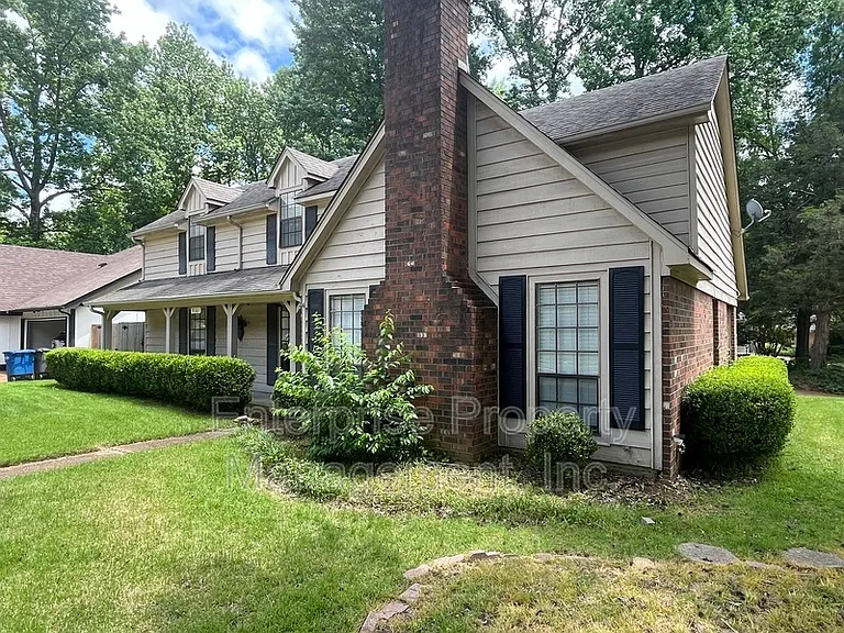 9161 Gainsborough Dr — Photo 2