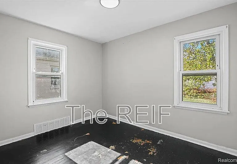 20045 Greenlawn St — Photo 11