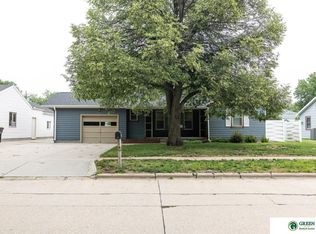 1930 N Grant Ave, York, NE 68467