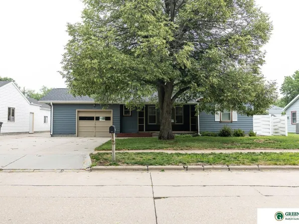 1930 N Grant Ave, York, NE 68467