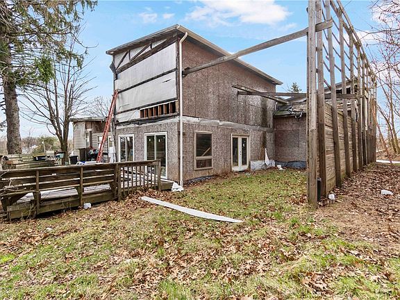 4th image of 465 Amsler Ridge Rd