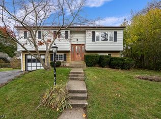 25 Shelley Dr, Hackettstown, NJ 07840