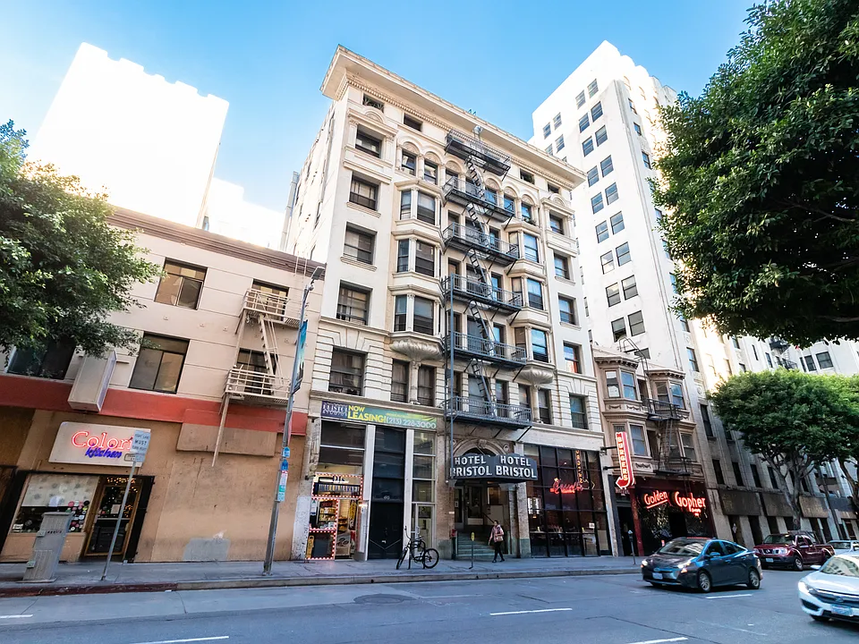 423 W 8th St #313