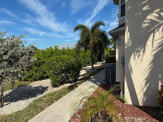2 bed, 2.0 bath, 1143 sqft, $1,600 — Photo 3