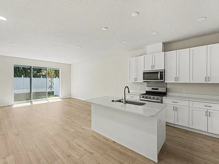 2549 Mario Way — Photo 5