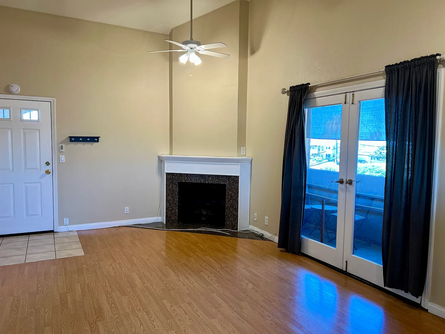 2 bed, 750 sqft, $2,400 — Photo 4