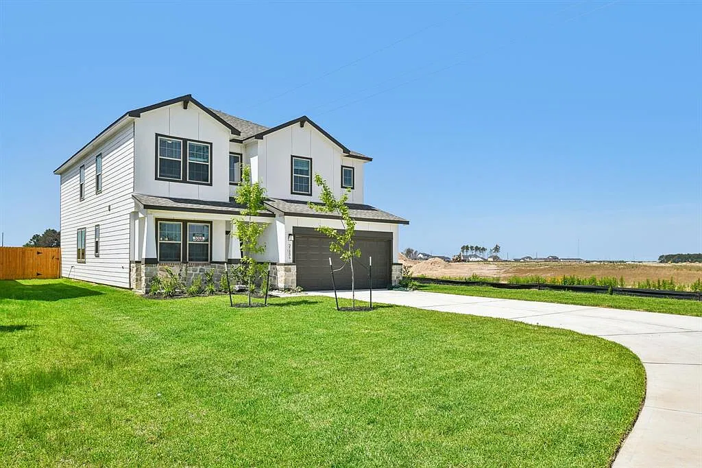 5 bed, 2815 sqft, $4,000 — Photo 3