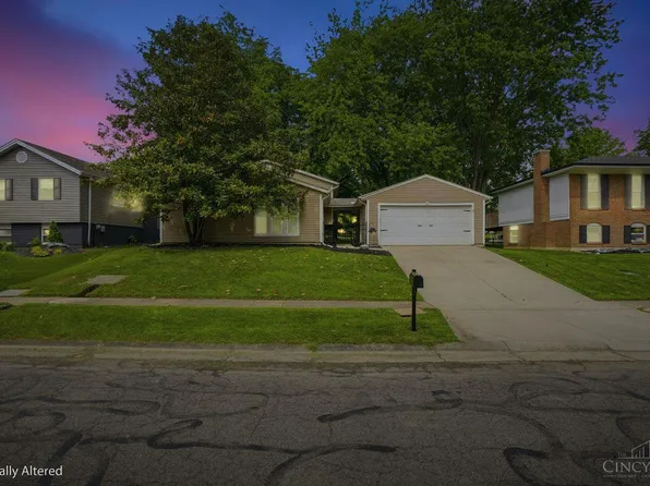 8833 Dover Dr, Maineville, OH 45039