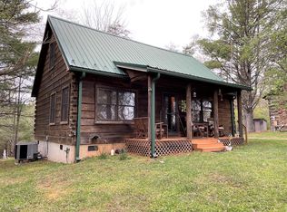 98 Mount Bunny Ln, Hillsville, VA 24343