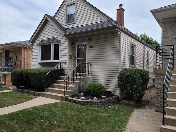 2nd image of 2438 Clinton St