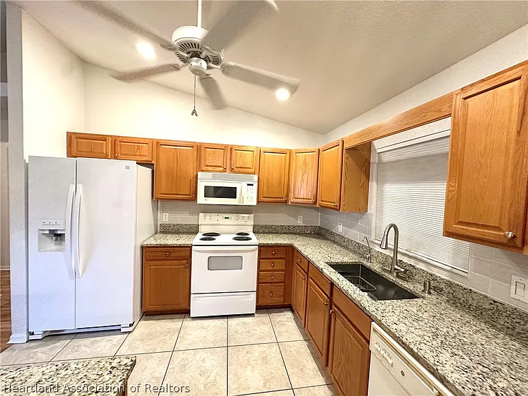 2306 Hidden Creek Cir — Photo 12